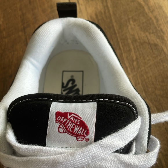 Vans - Picture 12 of 13